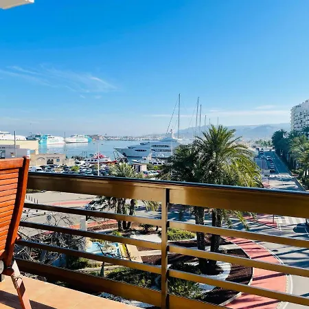 Puerto Harbour Views * デニア